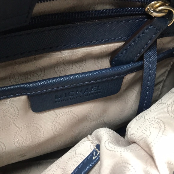 Michael Kors large Hamilton navy blue handbag - Picture 7 of 7